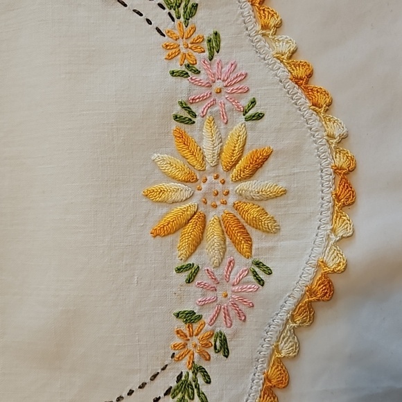 Hand Crafted Needlepoint Doily Circular Set-5 Botanical yellow floral farmhouse - Picture 8 of 17